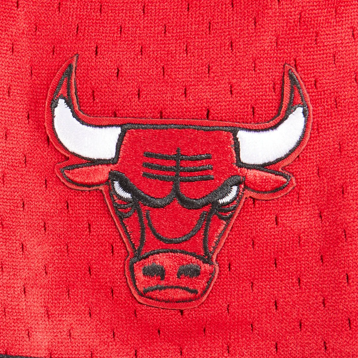 NBA CHICAGO BULLS CLASSIC TODDLER BOYS MESH BUTTON DOWN SHIRT (RED/BLACK)