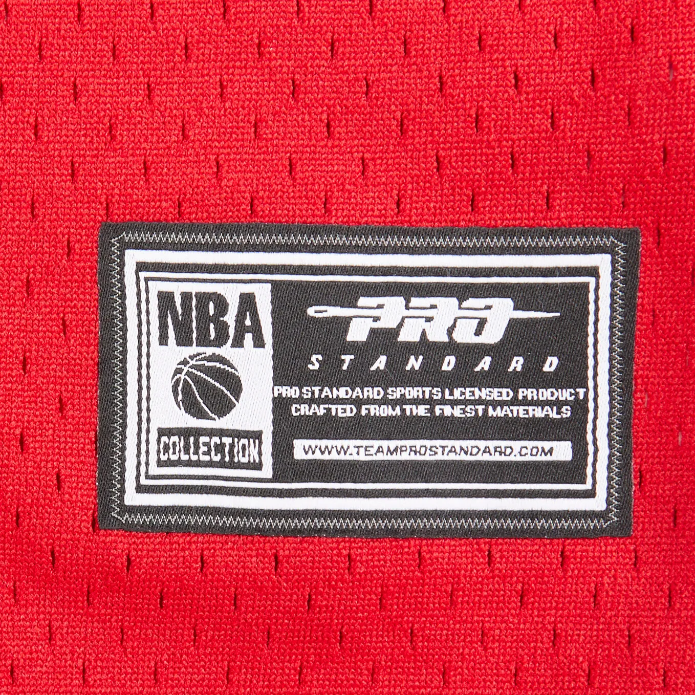 NBA CHICAGO BULLS CLASSIC TODDLER BOYS MESH BUTTON DOWN SHIRT (RED/BLACK)